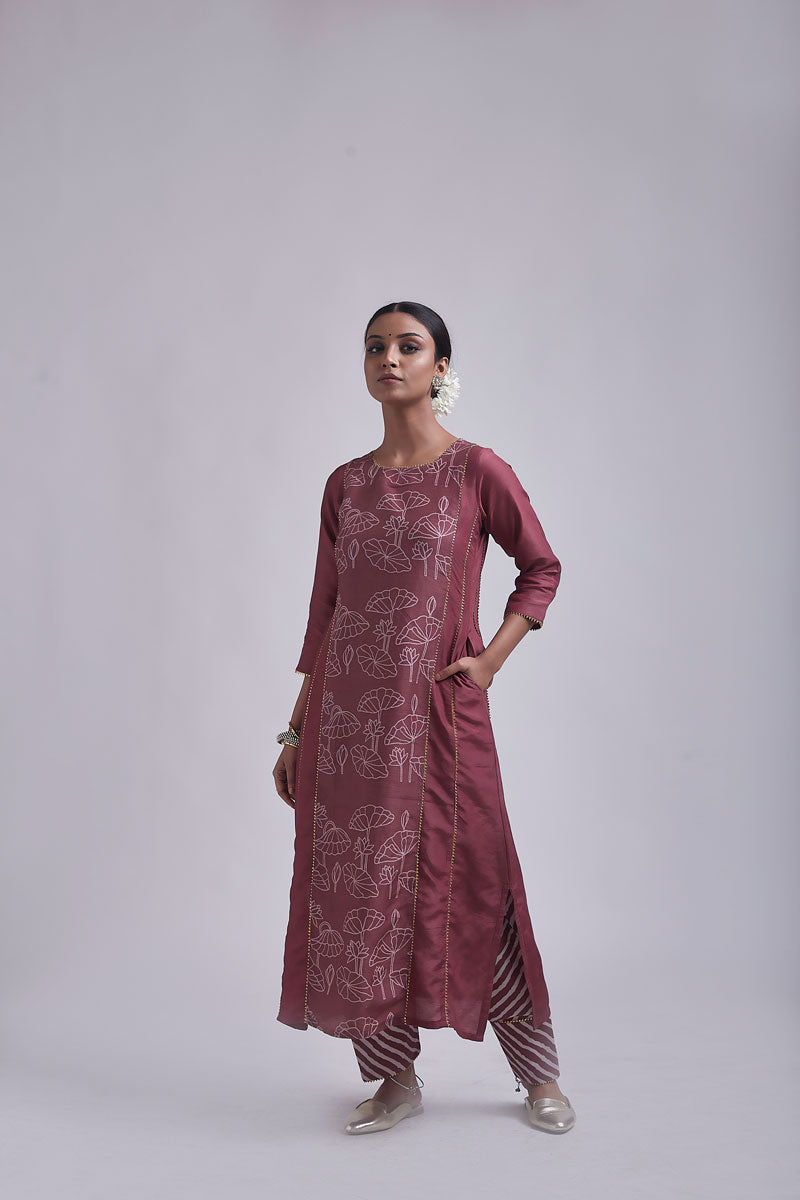 Kamal Choga set with Nude Phugadi dupatta (set of 3)