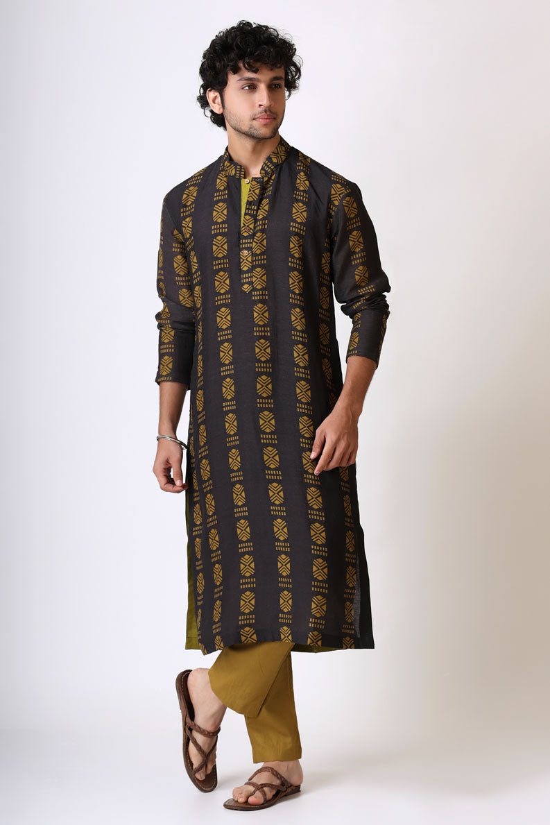 SANGHARSH BLACK BUTTI KURTA PANT SET (set of 2)