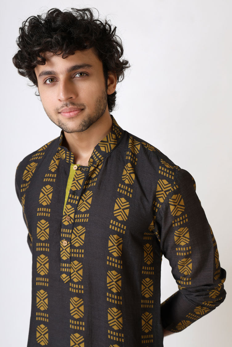 SANGHARSH BLACK BUTTI KURTA PANT SET (set of 2)