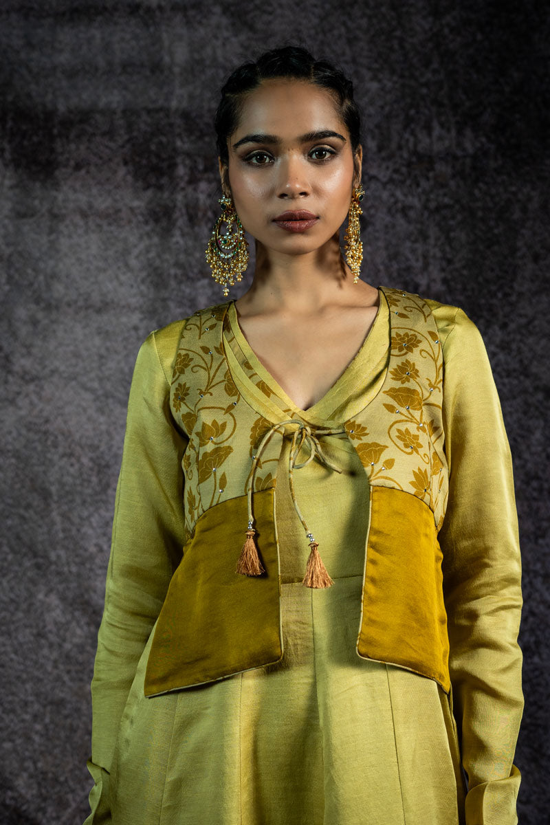 BHAKT ANGARKHA METALLIC PISTA SET WITH JACKET ( SET OF 3 )