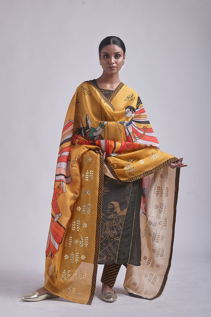 Jhoola Ochre dupatta