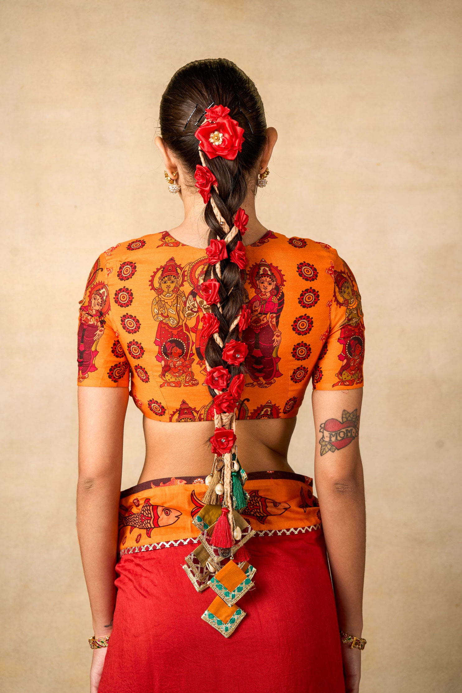 Red rose with tassels HAIR PARANDI