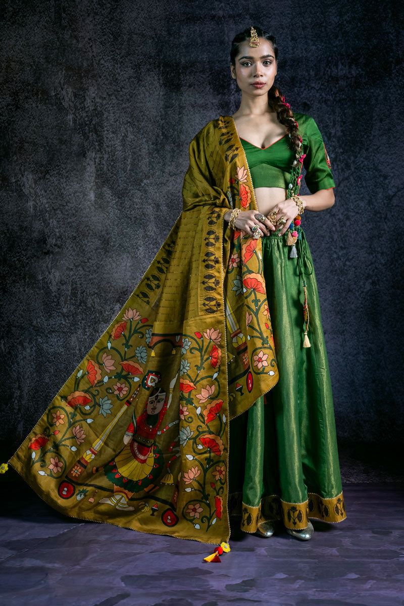 SHRINATHJI DARBAR METALLIC HARĀ LEHENGA SET ( SET OF 3 )