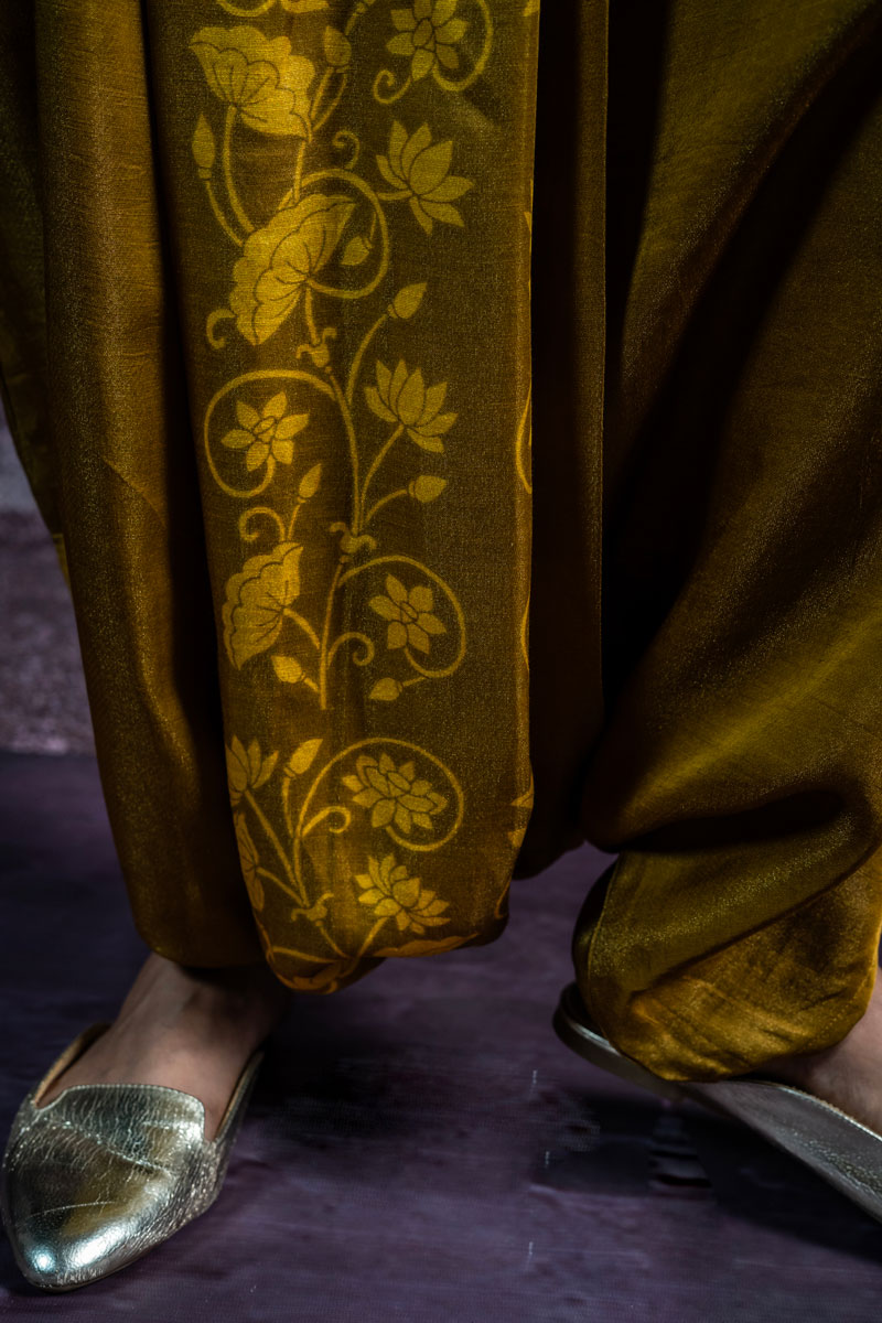 VRAJ LEELA METALLIC OLIVE KURTA + DHOTI ( SET OF 2 )