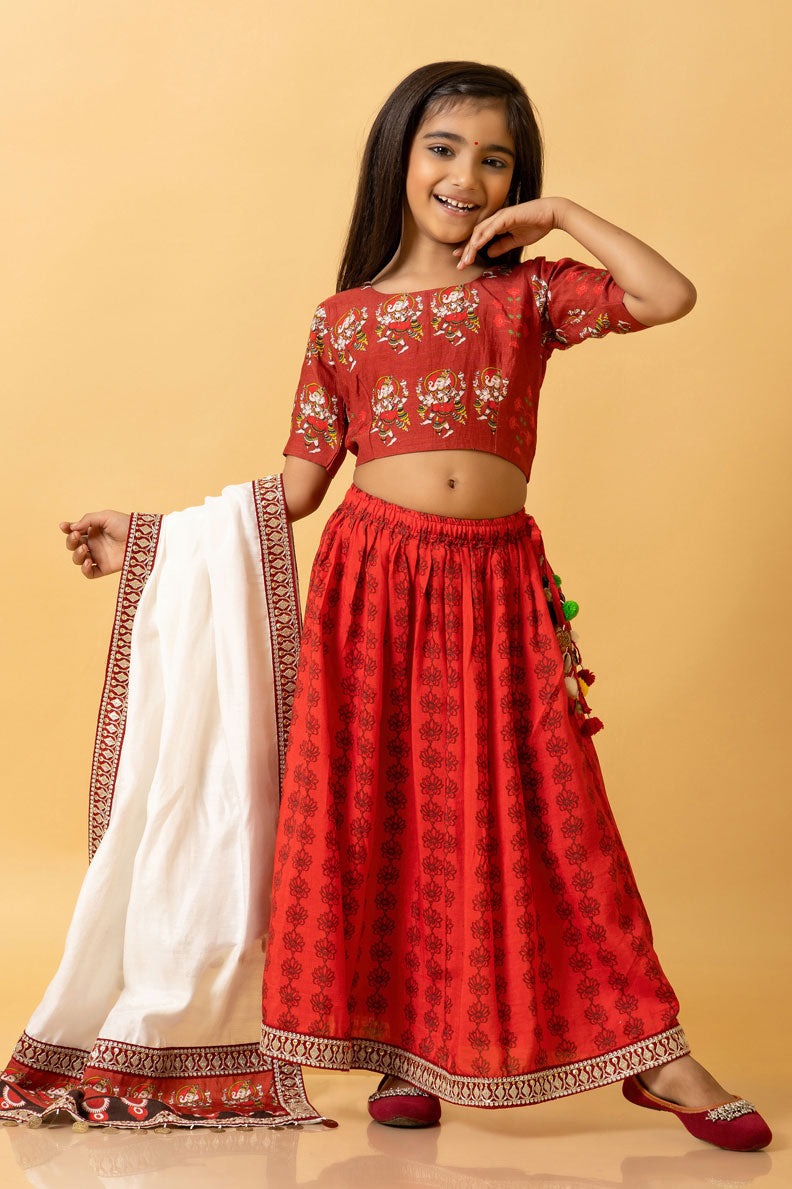 NATYA GANAPATI LEHENGA SET GIRL ( skirt + dupatta + blouse)