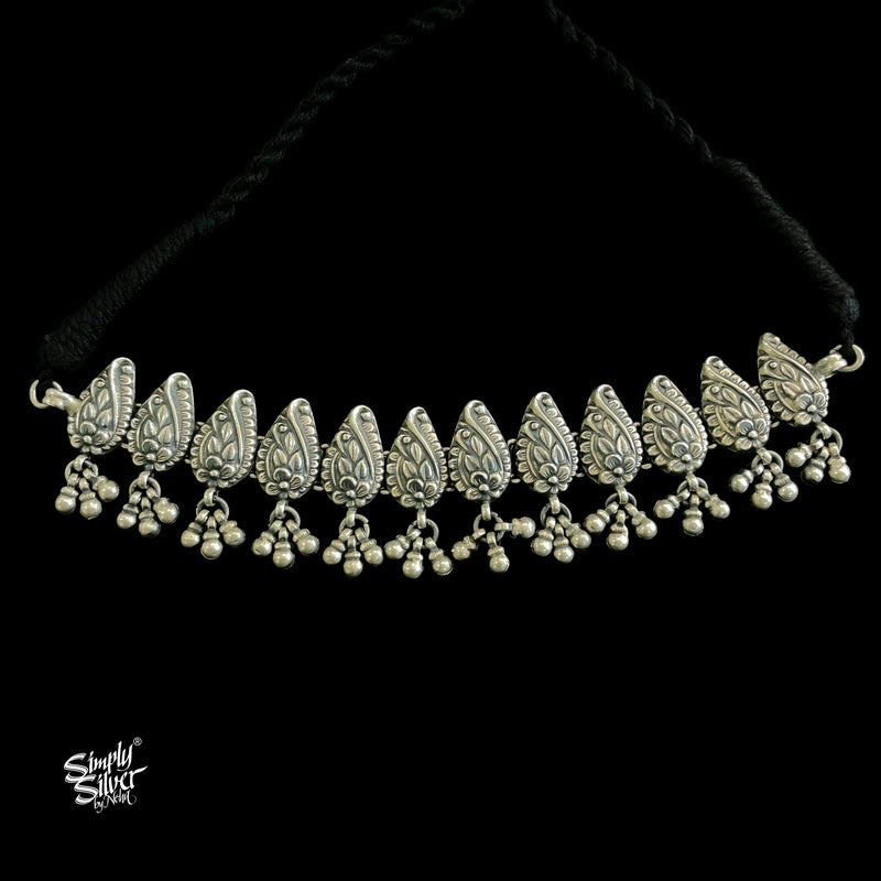 Kanthi choker neklace
