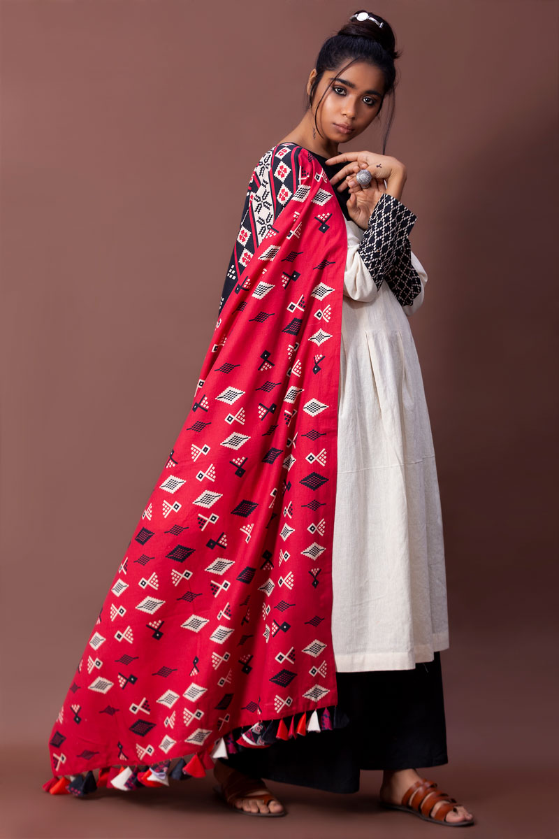 Poothkuli onyx dupatta