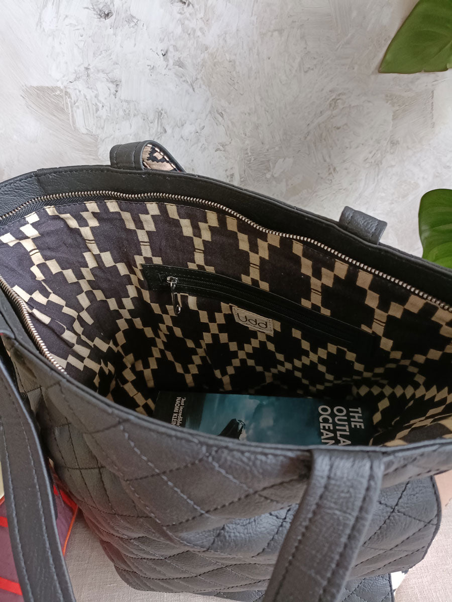 Step out tote