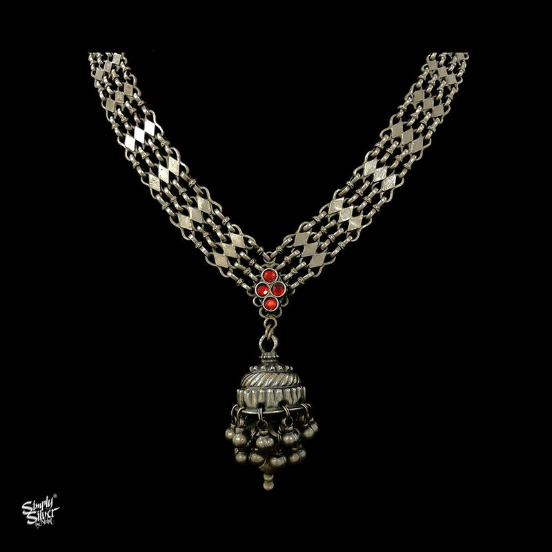 Yashthi necklace